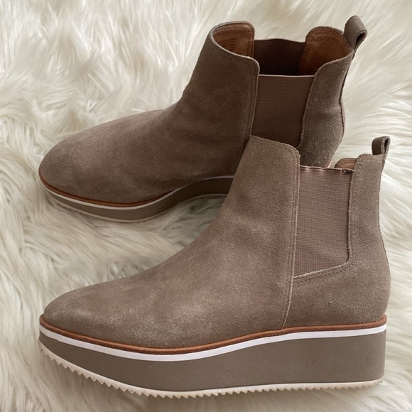 Antonio Melani taupe platform suede ankle boots - Picture 4 of 9